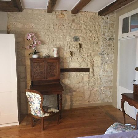 Bed and Breakfast De Charme Et D'Eau Saint-Savinien Екстер'єр фото