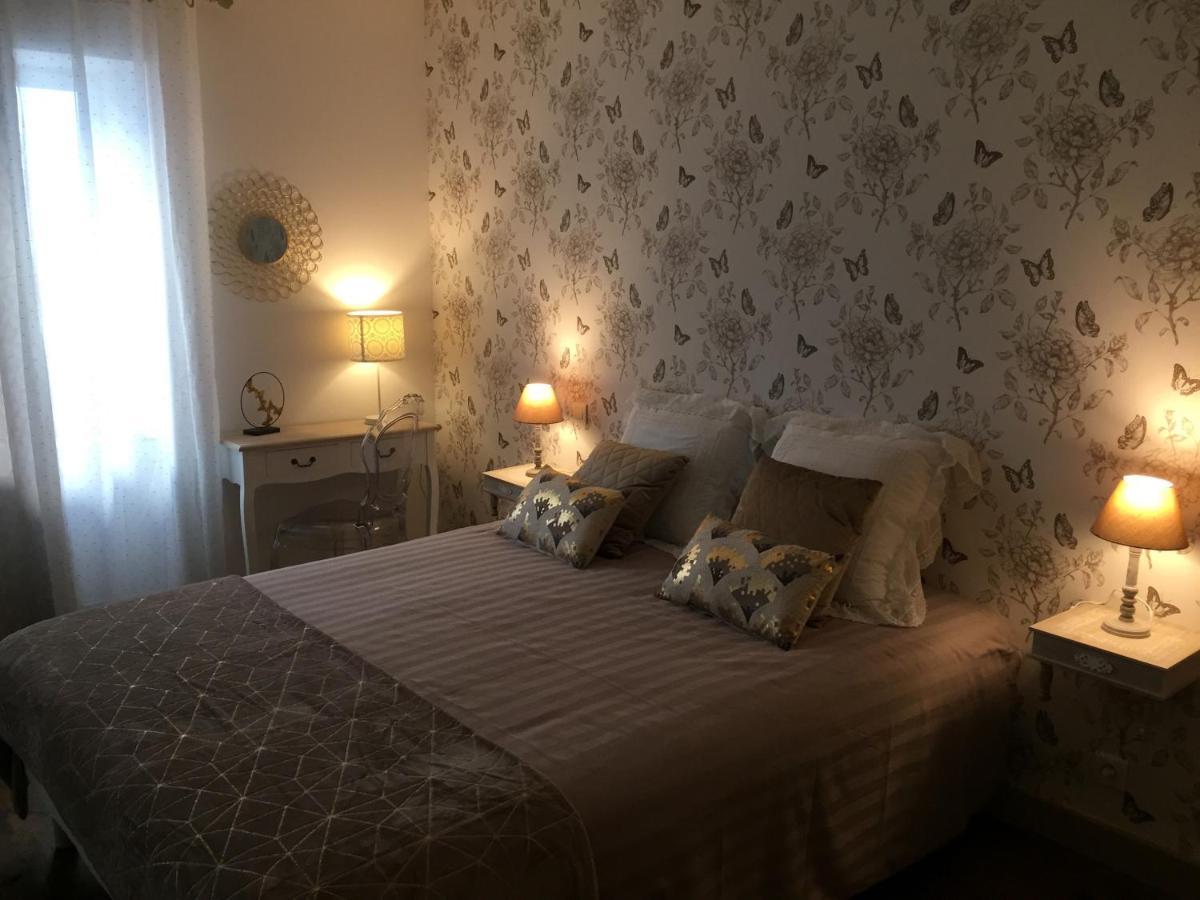 Bed and Breakfast De Charme Et D'Eau Saint-Savinien Екстер'єр фото