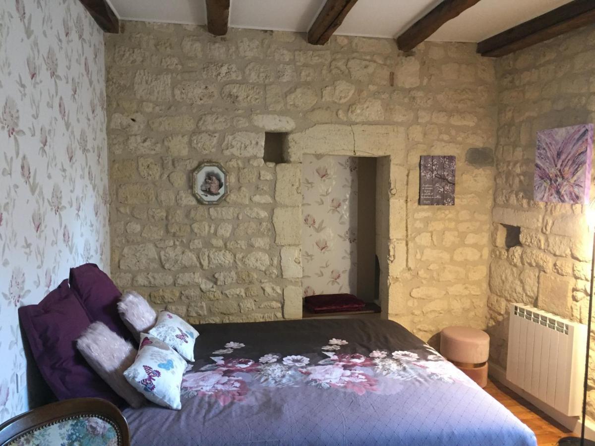 Bed and Breakfast De Charme Et D'Eau Saint-Savinien Екстер'єр фото