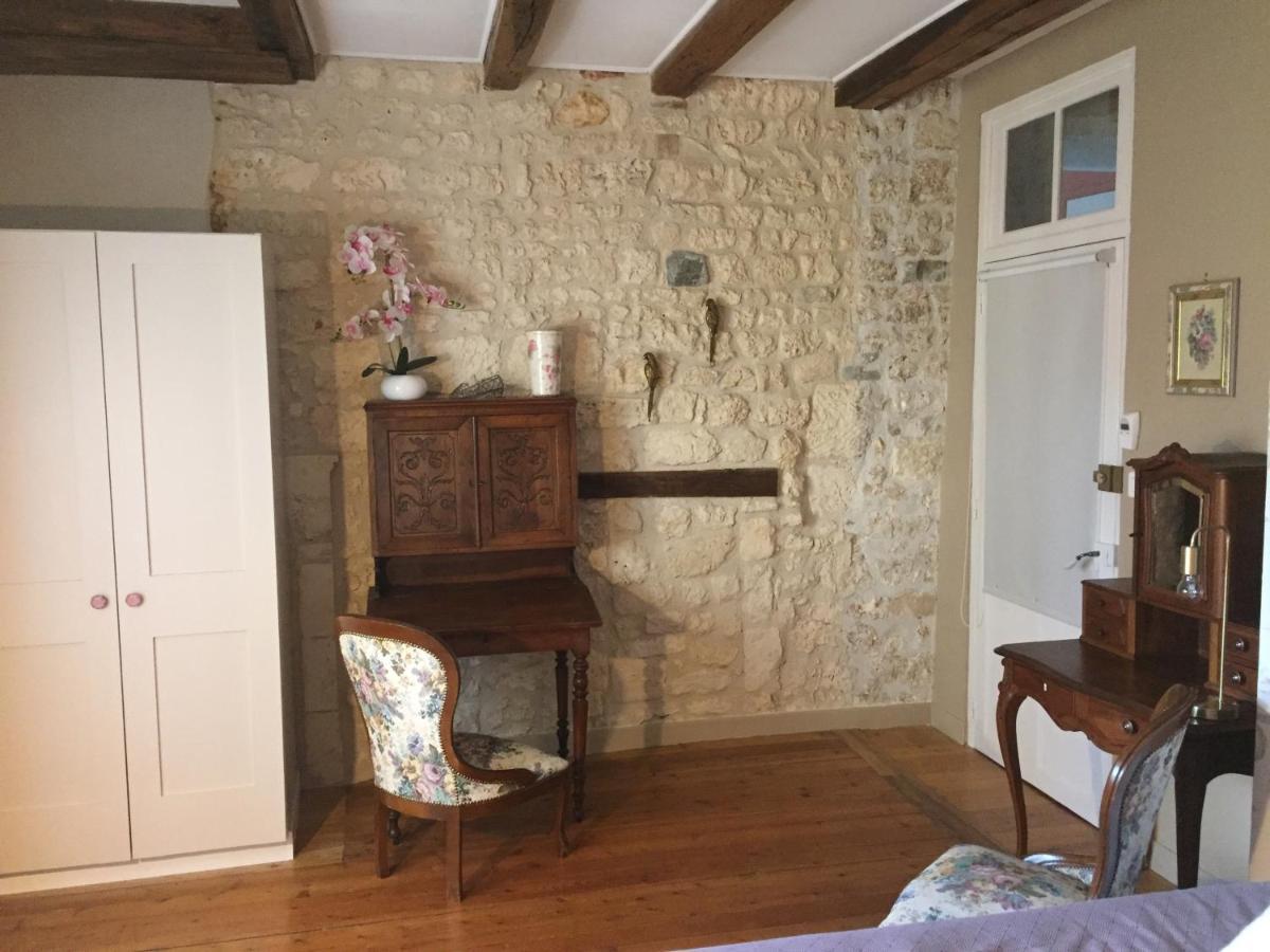 Bed and Breakfast De Charme Et D'Eau Saint-Savinien Екстер'єр фото